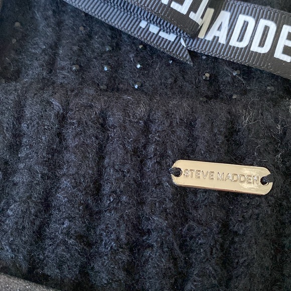 Steve Madden Beanie And Scarf Set - Picture 2 of 3